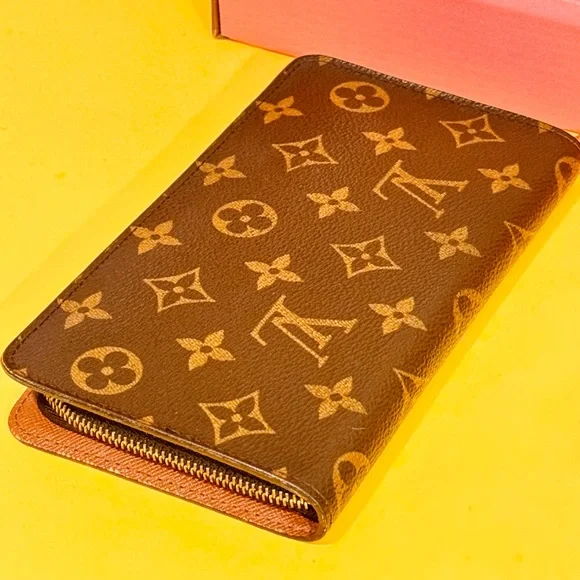Louis Vuitton Monogram Zipper round Mid size wallet - Picture 7 of 15